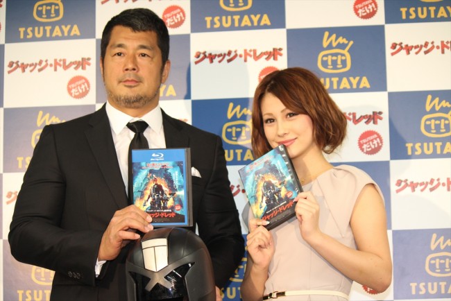『ジャッジ・ドレッド』Blu-ray＆DVD発売記念イベントに登場した高田延彦とダレノガレ明美