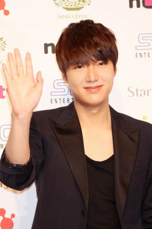 昨年12月に来日貴社会見を開いたイ・ミンホ