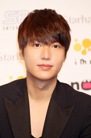 昨年12月に来日貴社会見を開いたイ・ミンホ