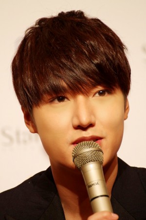 昨年12月に来日貴社会見を開いたイ・ミンホ