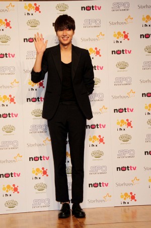 昨年12月に来日貴社会見を開いたイ・ミンホ