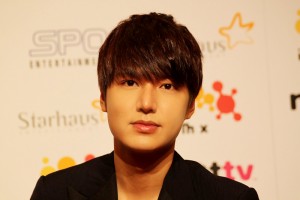 昨年12月に来日貴社会見を開いたイ・ミンホ