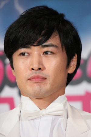 『ゴッドタン キス我慢選手権 THE MOVIE』完成報告会見に登場した劇団ひとり