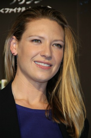 『FRINGE／フリンジ』来日イベントに登場した、主演アナ・トーヴ