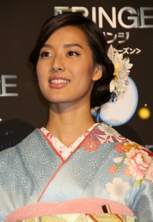 『FRINGE／フリンジ』来日イベントに登場した、ゲストのすみれ