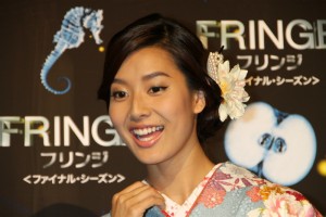 『FRINGE／フリンジ』来日イベントに登場した、ゲストのすみれ