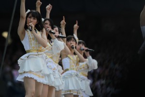 「AKB48　スーパーフェスティバル～日産スタジアム、小（ち）っちぇっ！小（ち）っちゃ くないし!!～」の様子