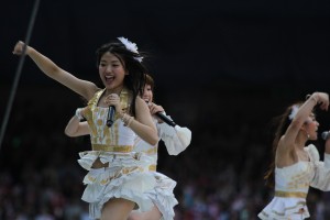 「AKB48　スーパーフェスティバル～日産スタジアム、小（ち）っちぇっ！小（ち）っちゃ くないし!!～」の様子