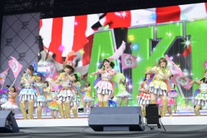 「AKB48　スーパーフェスティバル～日産スタジアム、小（ち）っちぇっ！小（ち）っちゃ くないし!!～」の様子