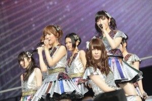 「AKB48　スーパーフェスティバル～日産スタジアム、小（ち）っちぇっ！小（ち）っちゃ くないし!!～」の様子