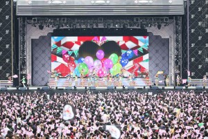 「AKB48　スーパーフェスティバル～日産スタジアム、小（ち）っちぇっ！小（ち）っちゃ くないし!!～」の様子