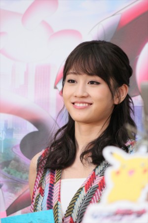 『劇場版ポケットモンスター ベストウイッシュ 神速のゲノセクト ミュウツー覚醒』と『ピカチュウとイーブイ☆フレンズ』の公開アフレコに登場した前田敦子