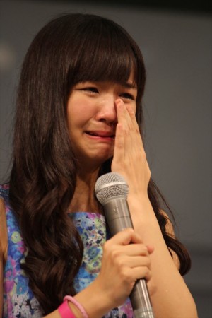 メジャーデビューが決定して喜ぶJuice＝Juiceリーダー・宮崎由加