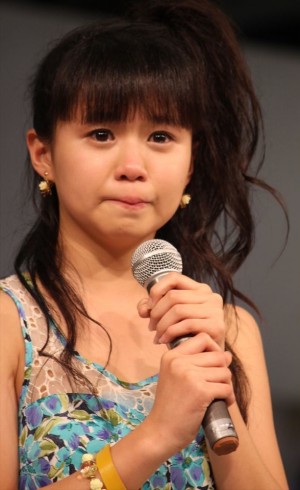 メジャーデビューが決定して喜ぶJuice＝Juice・高木紗友希