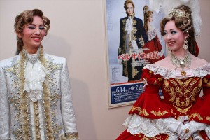 壮一帆、愛加あゆ、宝塚歌劇団雪組公演『ベルサイユのばら』－フェルゼン編－囲み取材の様子