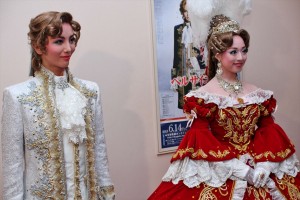 壮一帆、愛加あゆ、宝塚歌劇団雪組公演『ベルサイユのばら』－フェルゼン編－囲み取材の様子