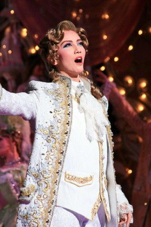 東京宝塚劇場公演『ベルサイユのばら』－フェルゼン編－　公開稽古の様子