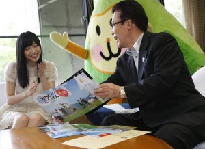 さしこ、故郷の大分市に凱旋訪問（大分市役所・釘宮磐大分市長を訪問）