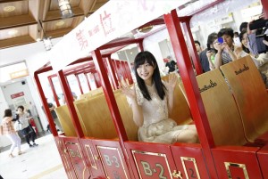 さしこ、故郷の大分市に凱旋訪問（荷揚町小学校をサプライズ訪問）