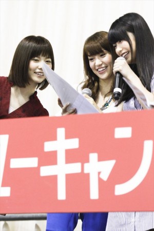 調剤事務管理士資格取得に合格したことを発表した横山由依（右）