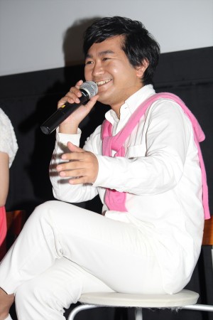 海外ドラマの発売記念イベントに登場した、小石田純一