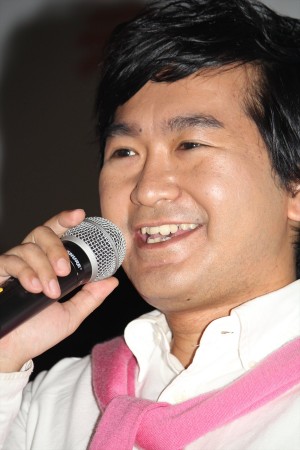 海外ドラマの発売記念イベントに登場した、小石田純一