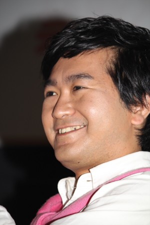 海外ドラマの発売記念イベントに登場した、小石田純一