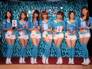 『LOOPER／ルーパー』応援団就任式に登場した、台湾のお天気お姉さんグループ「ウェザーガールズ」