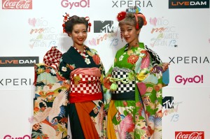 AMIAYA、『MTV VIDEO MUSIC AWARDS JAPAN 2013』レッドカーペット