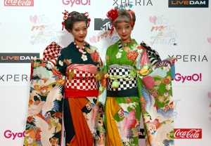 AMIAYA、『MTV VIDEO MUSIC AWARDS JAPAN 2013』レッドカーペット