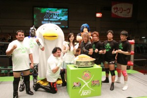 『劇場版銀魂完結篇』×『劇場版トリコ』公開記念スペシャルタッグマッチ会見イベント（左からカイザー、ペサディーヤ（マスクマン）、クレイジー、市道真央、串田アキラ、石森太二、原田大輔、熊野準）