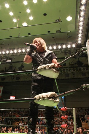 『劇場版銀魂完結篇』×『劇場版トリコ』公開記念スペシャルタッグマッチ会見イベント（串田アキラ、熱唱）