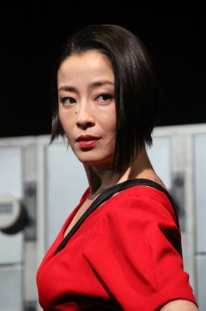 宮沢りえ、『盲導犬－澁澤龍彦「犬狼都市」より－』舞台の様子