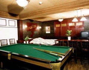 ビリヤードバーのような部屋