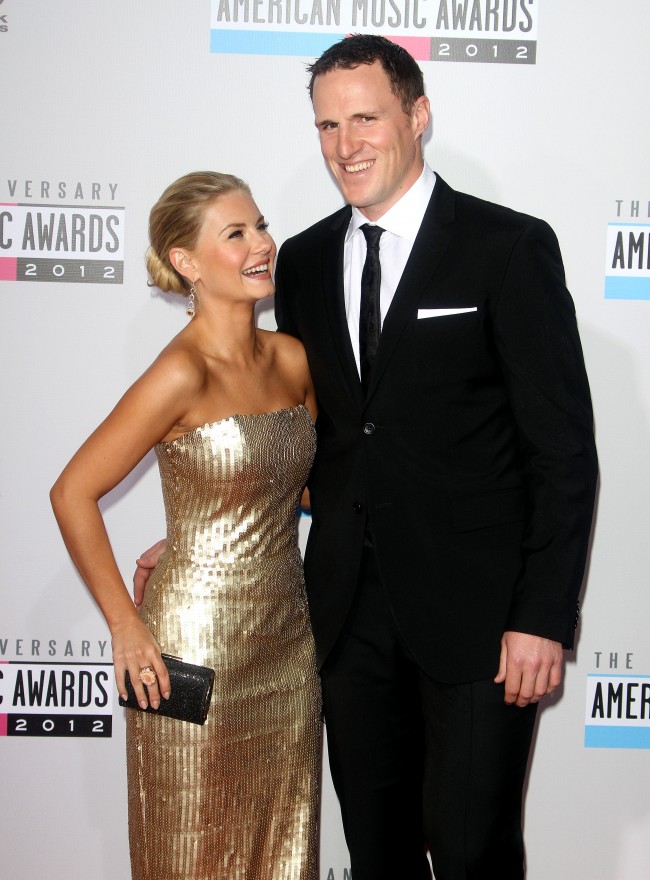 Elisha Cuthbert エリシャ・カスバートDion Phaneuf  ディオン・ファヌフ