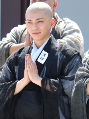 『ぶっせん』記者会見にて、渡辺由紀役の鍵本輝（Lead）