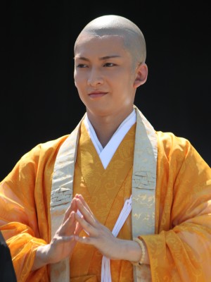 『ぶっせん』記者会見にて、貞奉役の佐々木喜英