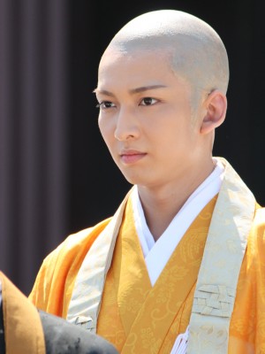 『ぶっせん』記者会見にて、貞奉役の佐々木喜英