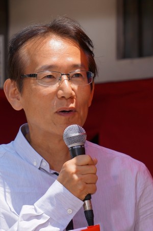 『舞妓はレディ』製作発表会見に登場した周防正行監督