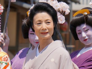 『舞妓はレディ』製作発表会見に登場した富司純子