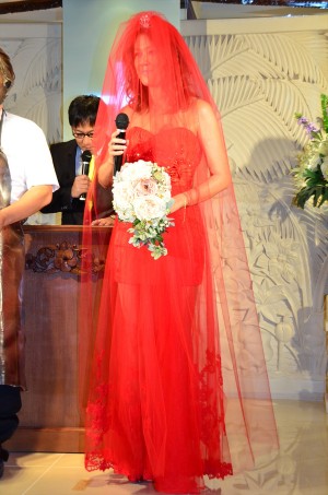 『飛び出す 悪魔のいけにえ レザーフェイス一家の逆襲』公開記念結婚イベントに登場したLiLiCo