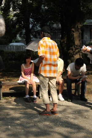 『ロングロングロングホリデイ』撮影中の黒田勇樹監督、春名風花