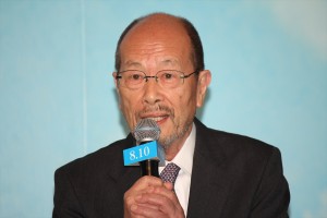 『少年H』完成報告会見に登場した降旗康男監督