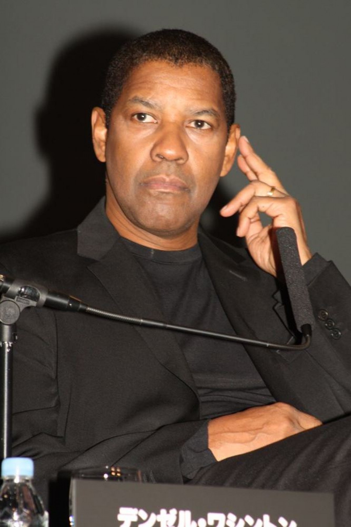 デンゼル ワシントンに浮気疑惑 若い女性とキスしている証拠写真がある 13年7月11日 セレブ ゴシップ ニュース クランクイン