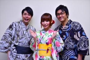 『劇場版ポケットモンスター ベストウイッシュ 神速のゲノセクト ミュウツー覚醒』のインタビューに答える中川翔子と平成ノブシコブシ