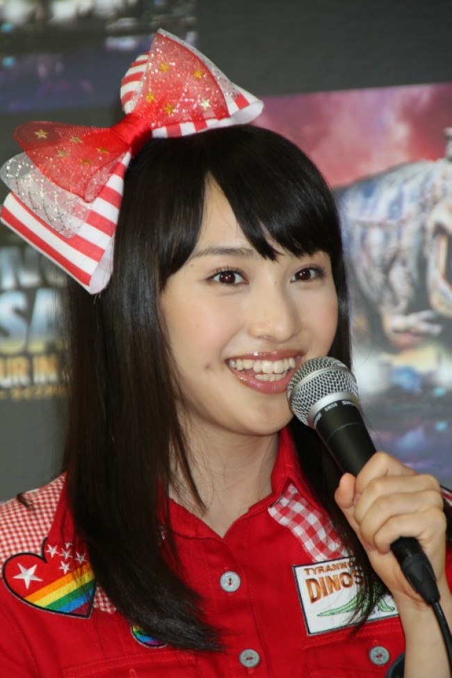 ももクロ 百田夏菜子 19歳の誕生祝いに恐竜が乱入 13年7月12日 エンタメ ニュース クランクイン