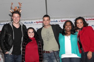 コーリー・モンテースとキャストたち、2009年12月に行われた『glee／グリー』のイベントにて