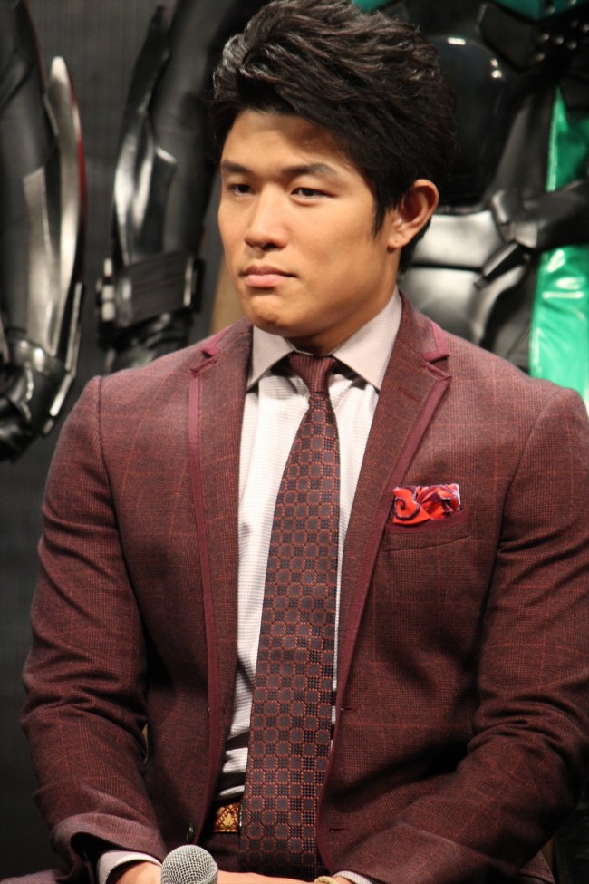 『ガッチャマン』完成披露記者会見に登場した鈴木亮平