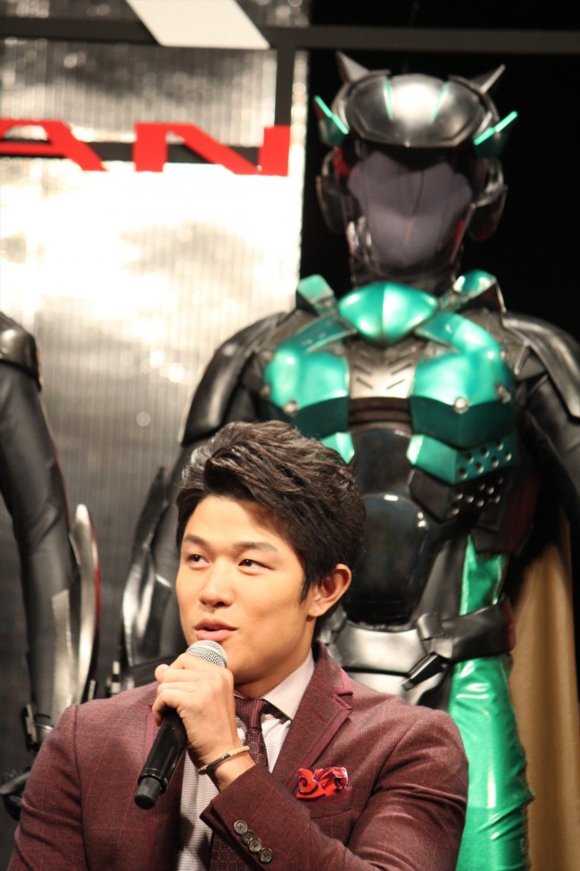 『ガッチャマン』完成披露記者会見に登場した鈴木亮平