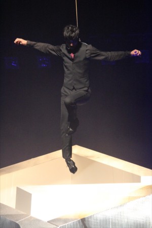 『ガッチャマン』舞台挨拶で華麗に飛んだ松坂桃李